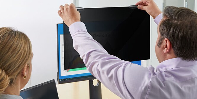 데스크탑 PC용 3M™ COMPLY™ 자석 부착 방식
